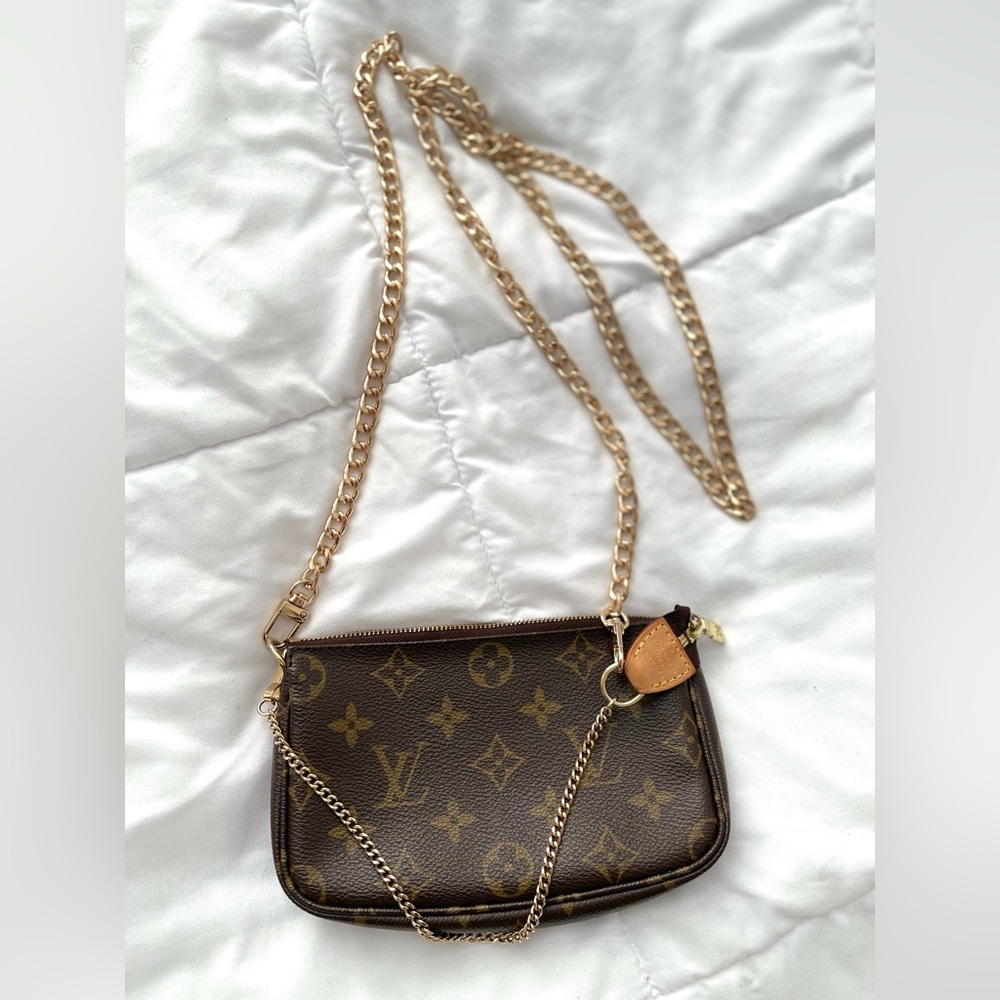 🔥Louis Vuitton Monogram Small Pouchette with Gold Chain 🔥 - Picture 1 of 8